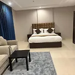 Yan Apartments